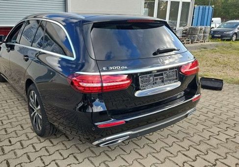 Mercedes-Benz E 300, 2023 3