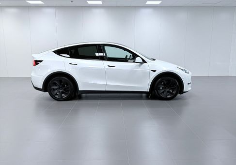 Tesla Model Y, 2023 3