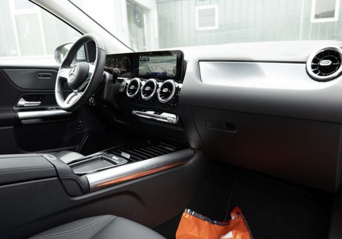 Mercedes-Benz B 180, 2025