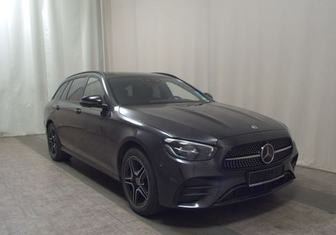 Mercedes-Benz E 300, 2022 3