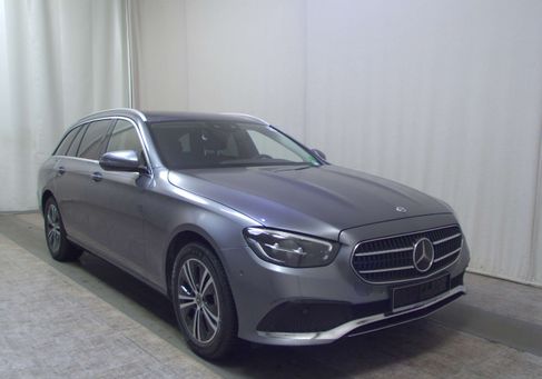 Mercedes-Benz E 220, 2023 3