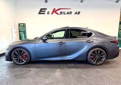 Lexus IS, 2023
