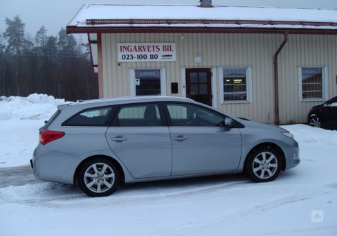 Toyota Auris Touring Sports, 2013