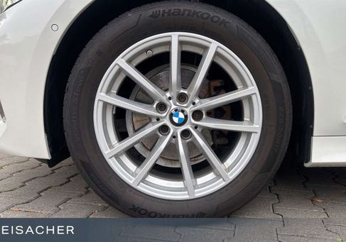 BMW 318, 2022 3
