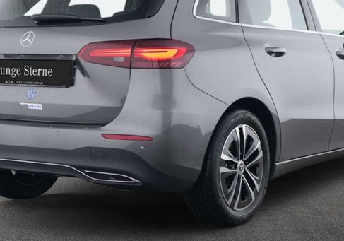 Mercedes-Benz B 180, 2025