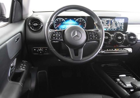 Mercedes-Benz GLB 200, 2021