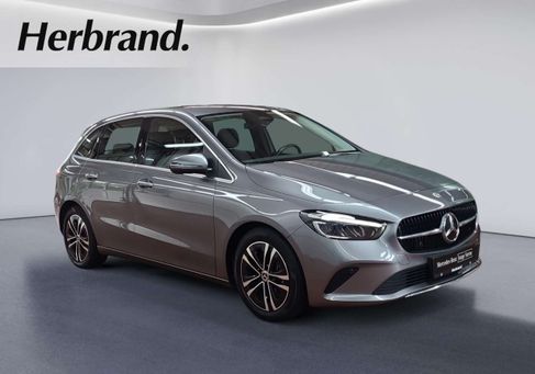 Mercedes-Benz B 180, 2023 2