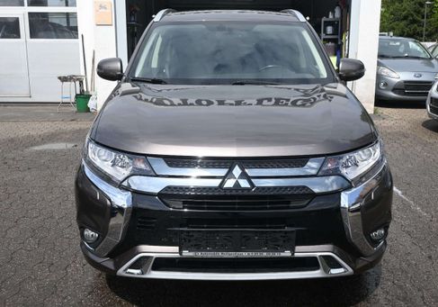 Mitsubishi Outlander, 2020