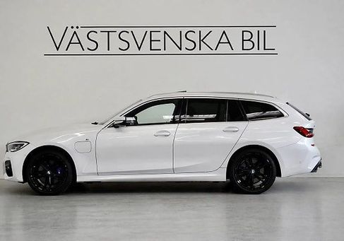 BMW 330, 2021