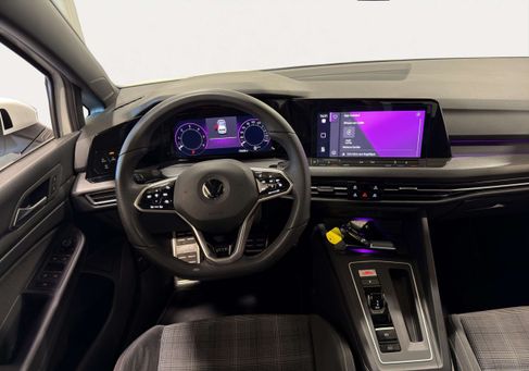 Volkswagen Golf, 2022