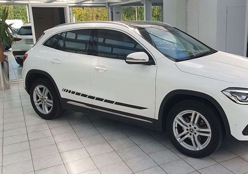 Mercedes-Benz GLA 200, 2022 3