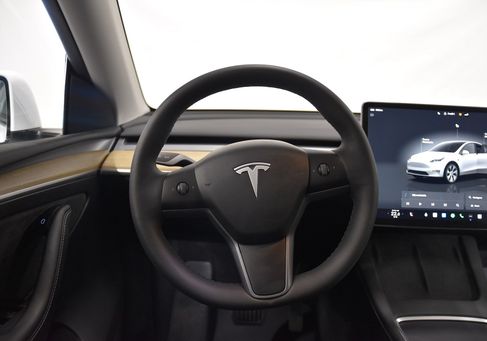 Tesla Model Y, 2023
