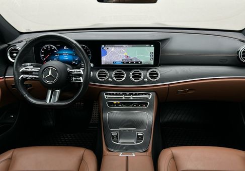 Mercedes-Benz E 300, 2023 3