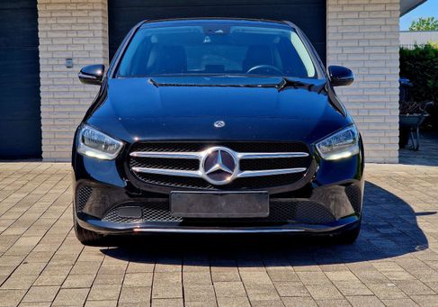 Mercedes-Benz B 180, 2022