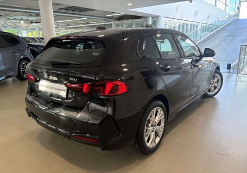 BMW 120, 2026 3