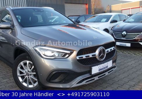 Mercedes-Benz GLA 200, 2022