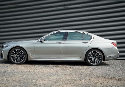 BMW 745, 2019