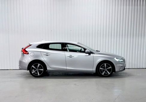 Volvo V40, 2019