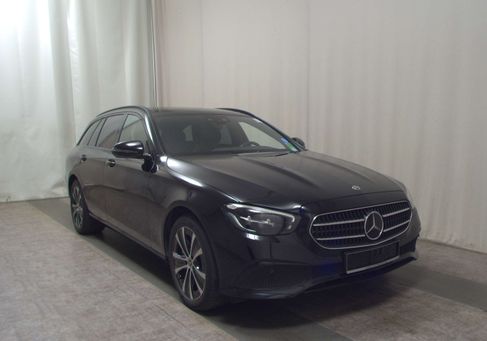 Mercedes-Benz E 300, 2022 3