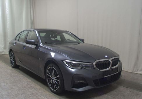 BMW 320, 2021