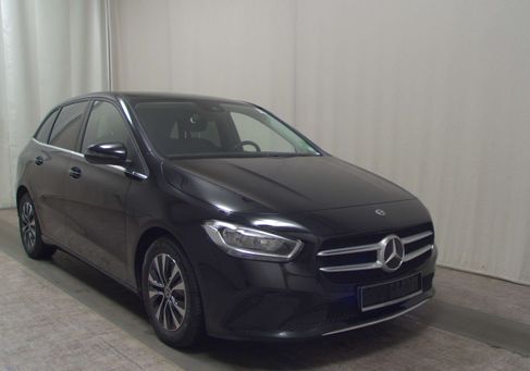 Mercedes-Benz B 180, 2022