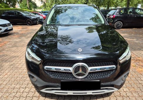 Mercedes-Benz GLA 200, 2022