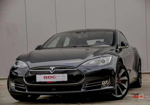 Tesla Model S, 2015