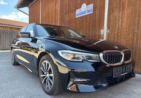 BMW 330, 2022