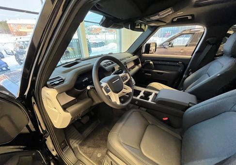 Land Rover Defender, 2025