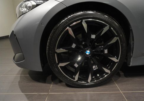 BMW 320, 2026 3