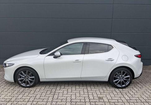 Mazda 3, 2025