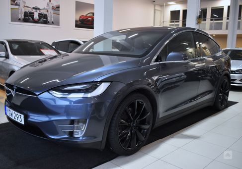 Tesla Model X, 2016