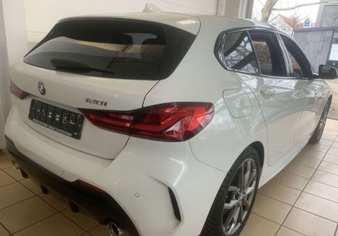 BMW 120, 2021