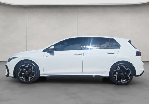 Volkswagen Golf, 2024