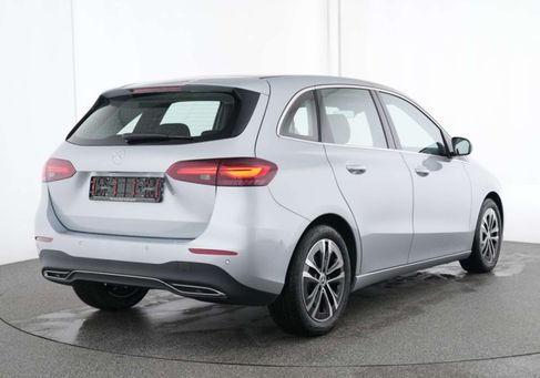 Mercedes-Benz B 180, 2025