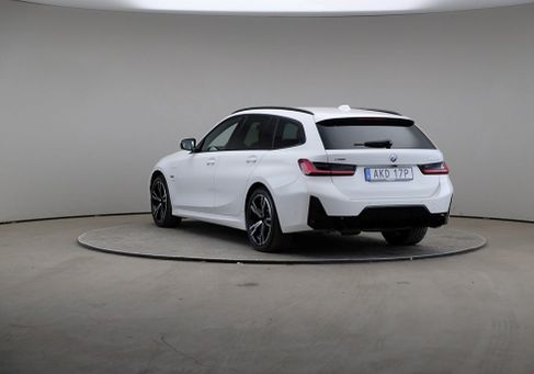 BMW 330, 2023