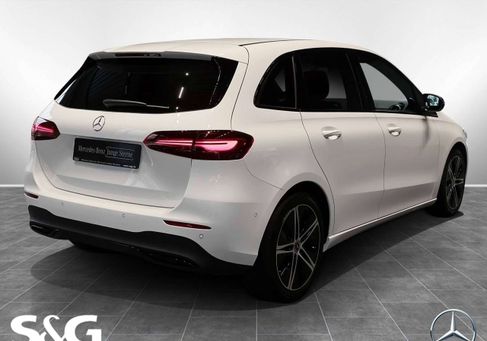 Mercedes-Benz B 180, 2025