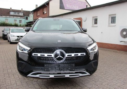 Mercedes-Benz GLA 180, 2022