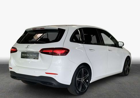 Mercedes-Benz B 180, 2025