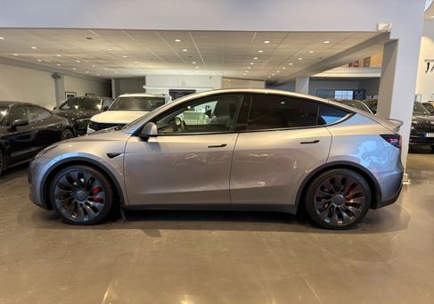 Tesla Model Y, 2025