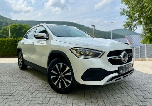 Mercedes-Benz GLA 180, 2022