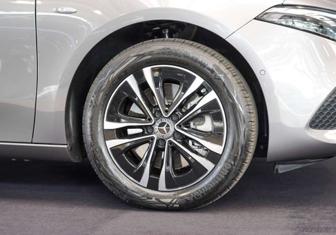 Mercedes-Benz A 250, 2025 2