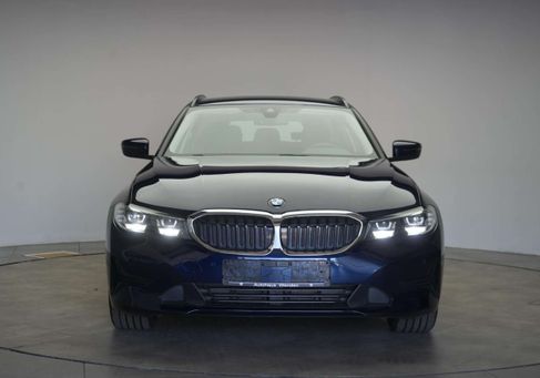 BMW 330, 2021