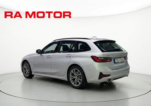 BMW 330, 2021