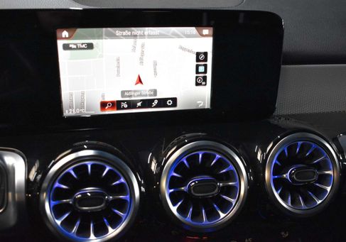 Mercedes-Benz GLB 200, 2022