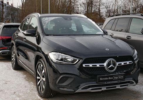 Mercedes-Benz GLA 200, 2022