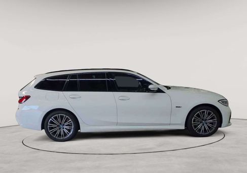BMW 330, 2022