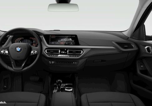 BMW 118, 2021