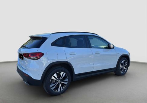 Mercedes-Benz GLA 250, 2021