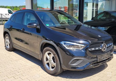 Mercedes-Benz GLA 200, 2020